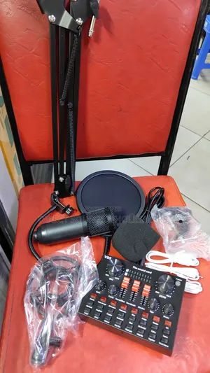 Studio Recording Microphone With V8s Sound Card for Podcast Stream.
