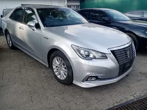 Toyota Crown 2018 Silver