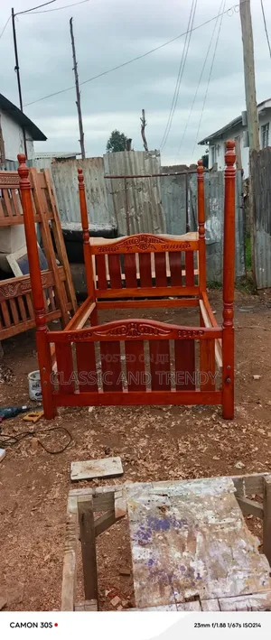 Classic 4x6 Wood Bed With Red Rich Finish