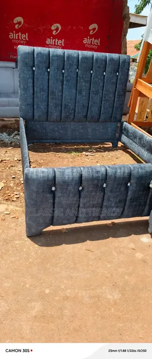 5x6 Elegant Tufted Bed