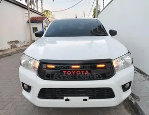 Toyota Hilux 2019 White