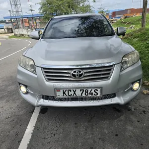 Toyota Vanguard 2012 Silver