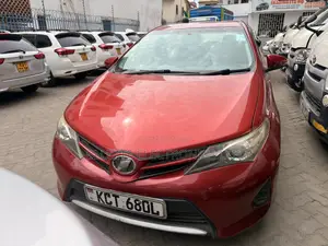 Toyota Auris 2013 Red