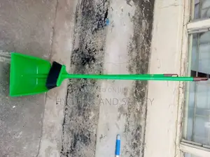 Stand Up Dustpan