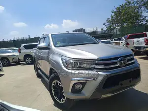 Toyota Hilux 2018 Silver