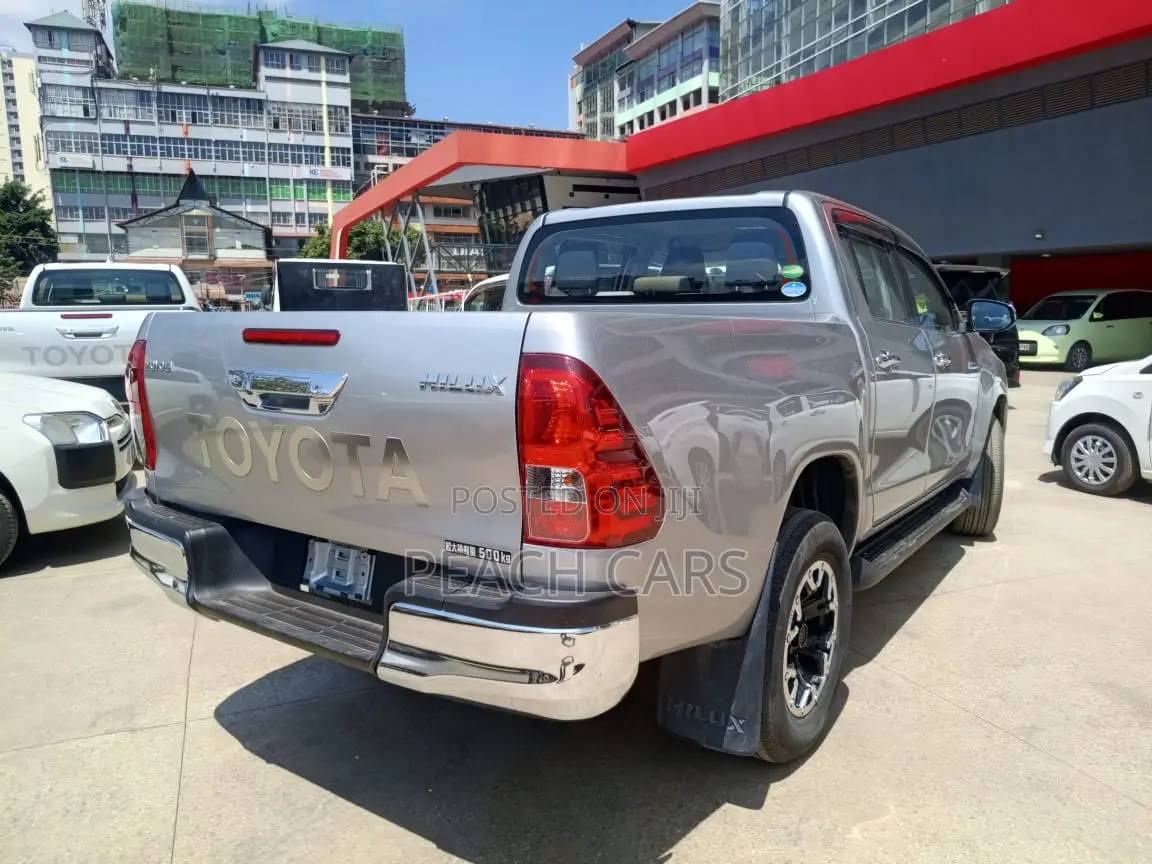 Toyota Hilux 2018 Silver