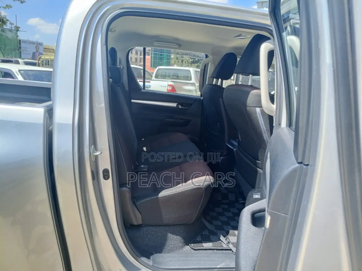 Toyota Hilux 2018 Silver