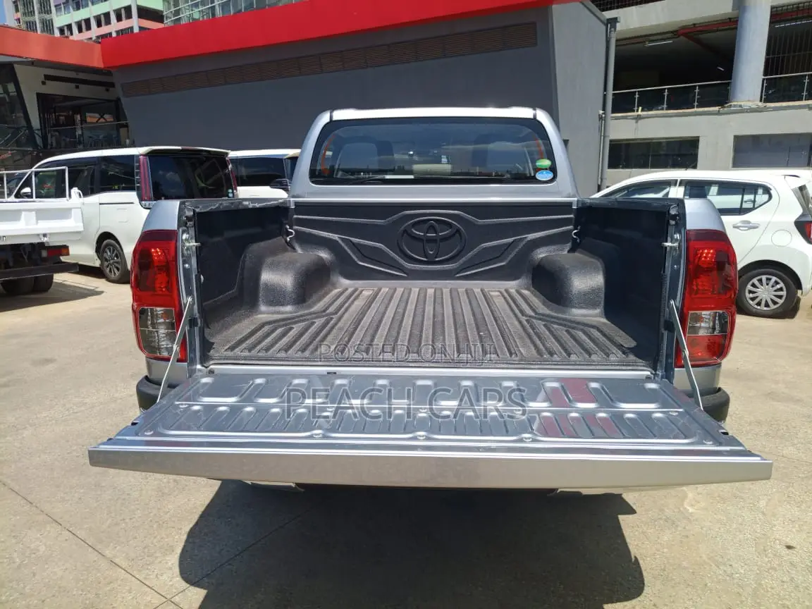 Toyota Hilux 2018 Silver