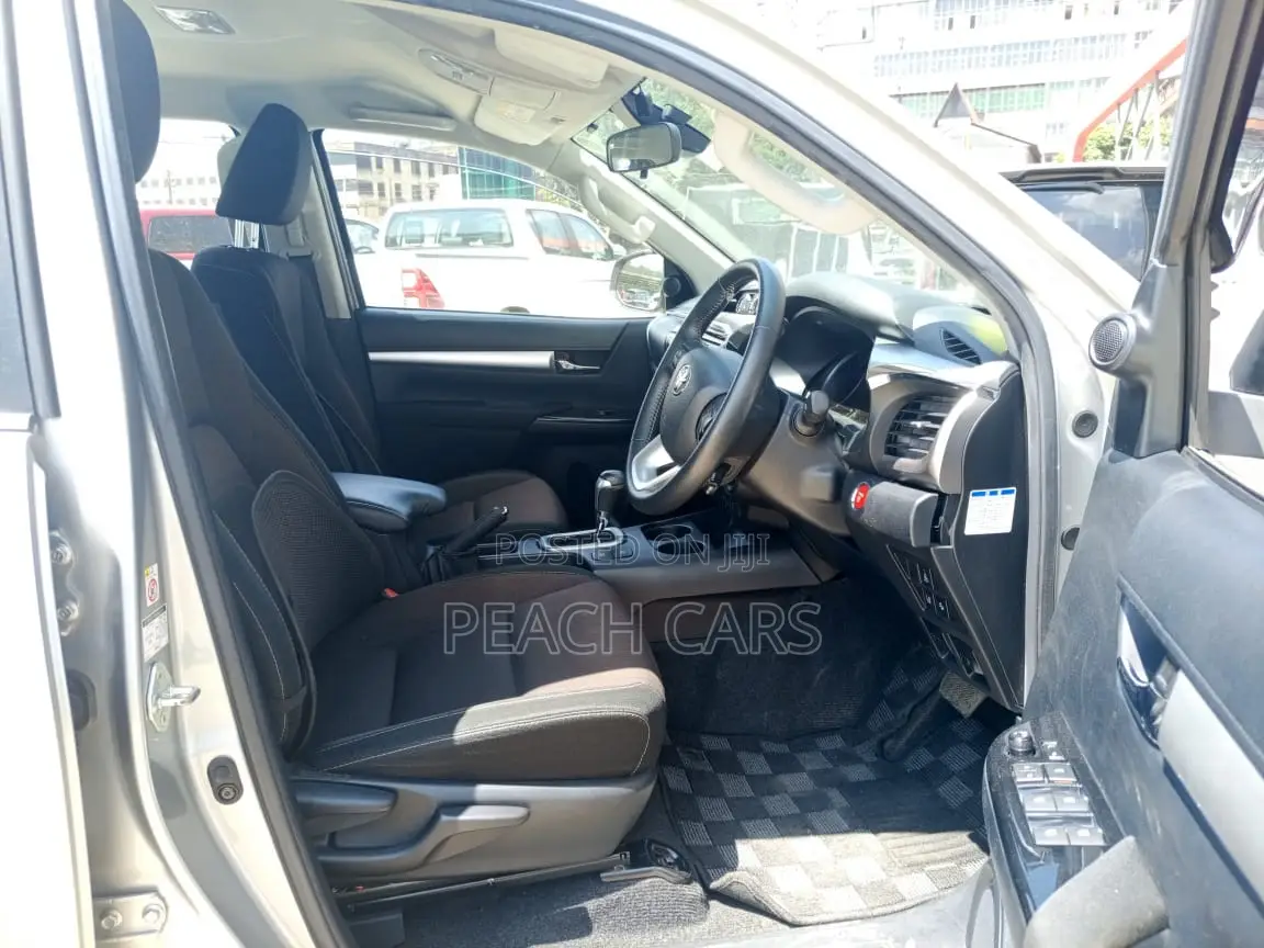 Toyota Hilux 2018 Silver