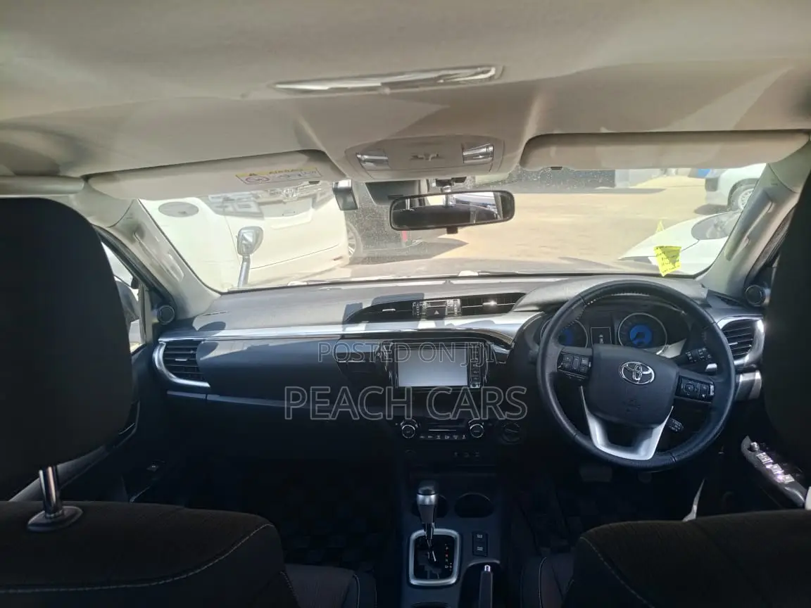 Toyota Hilux 2018 Silver
