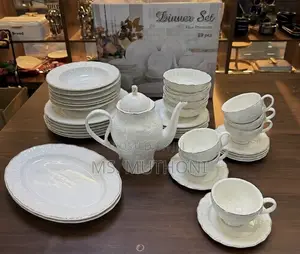 39-Piece Baroque-Style Relief Patterns and a Gold Rim Dinner Set