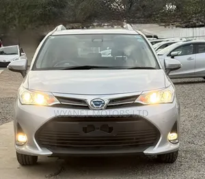 Toyota Corolla Fielder 1.5 Hybrid FWD 2019 Silver