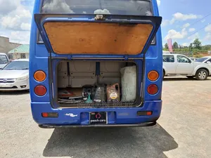 Mitsubishi Fuso Rosa 2017 Blue