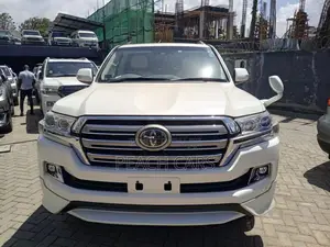 Toyota Land Cruiser 2018 White