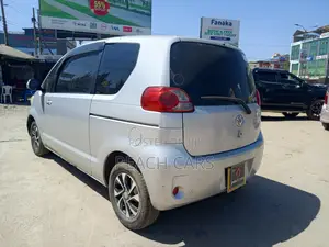 Toyota Porte 2010 Silver