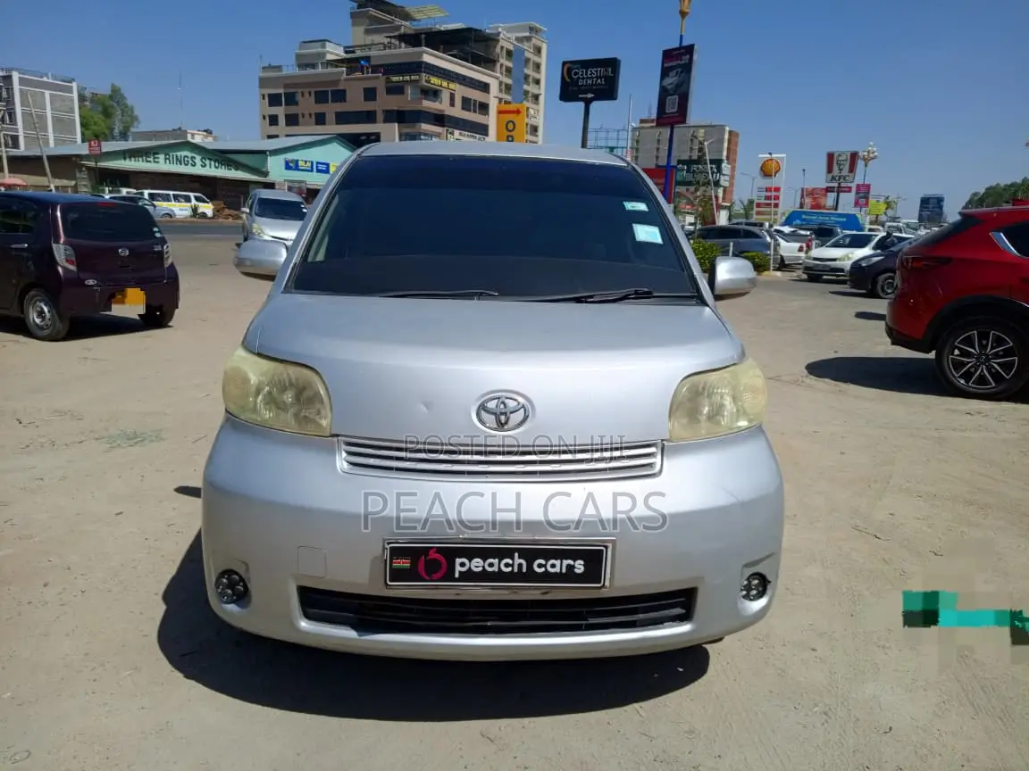 Toyota Porte 2010 Silver