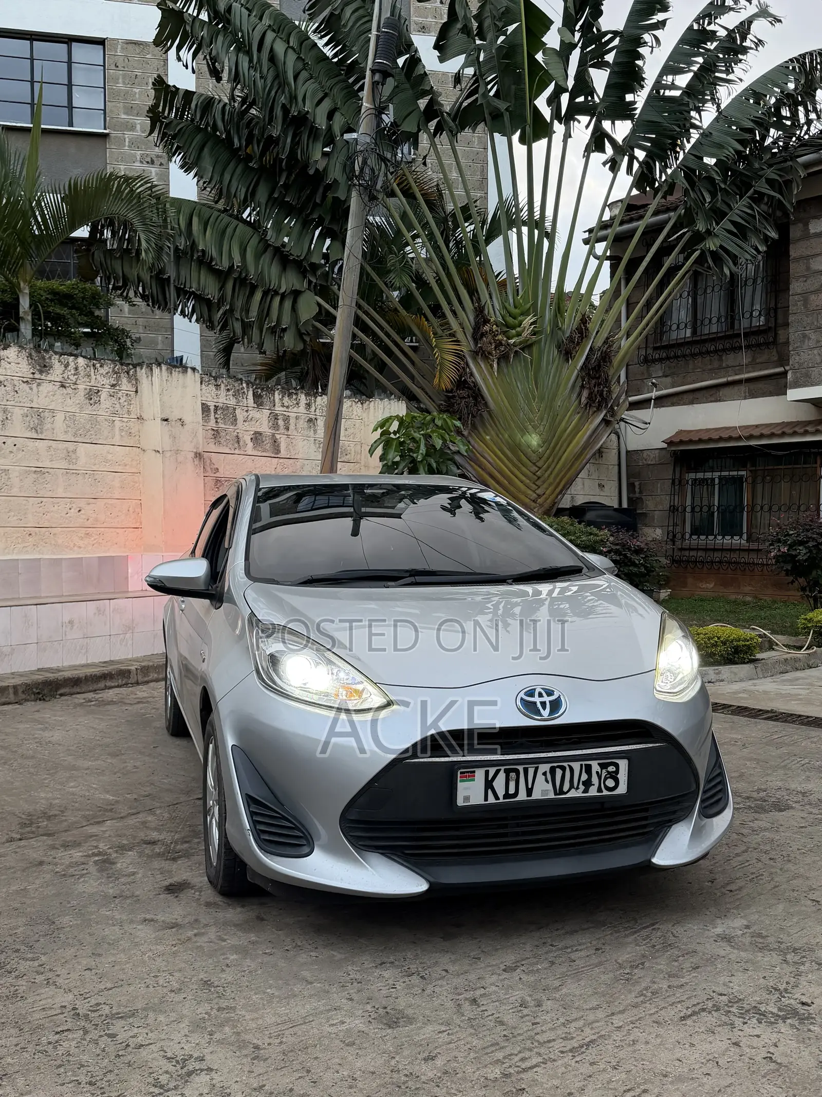 Toyota Aqua 2018 Silver