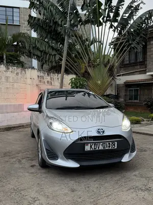 Toyota Aqua 2018 Silver
