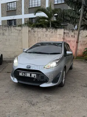 Toyota Aqua 2018 Silver