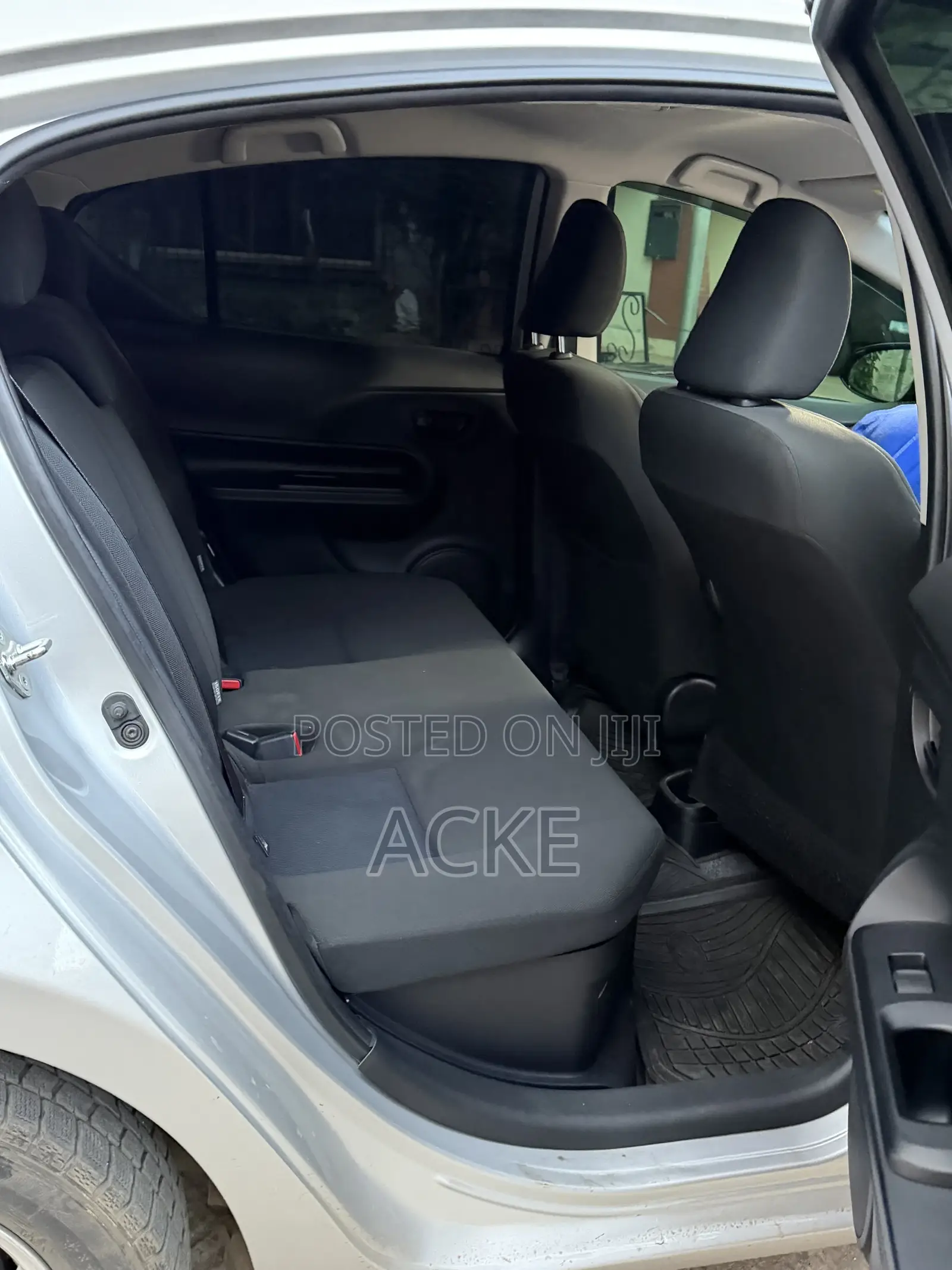 Toyota Aqua 2018 Silver