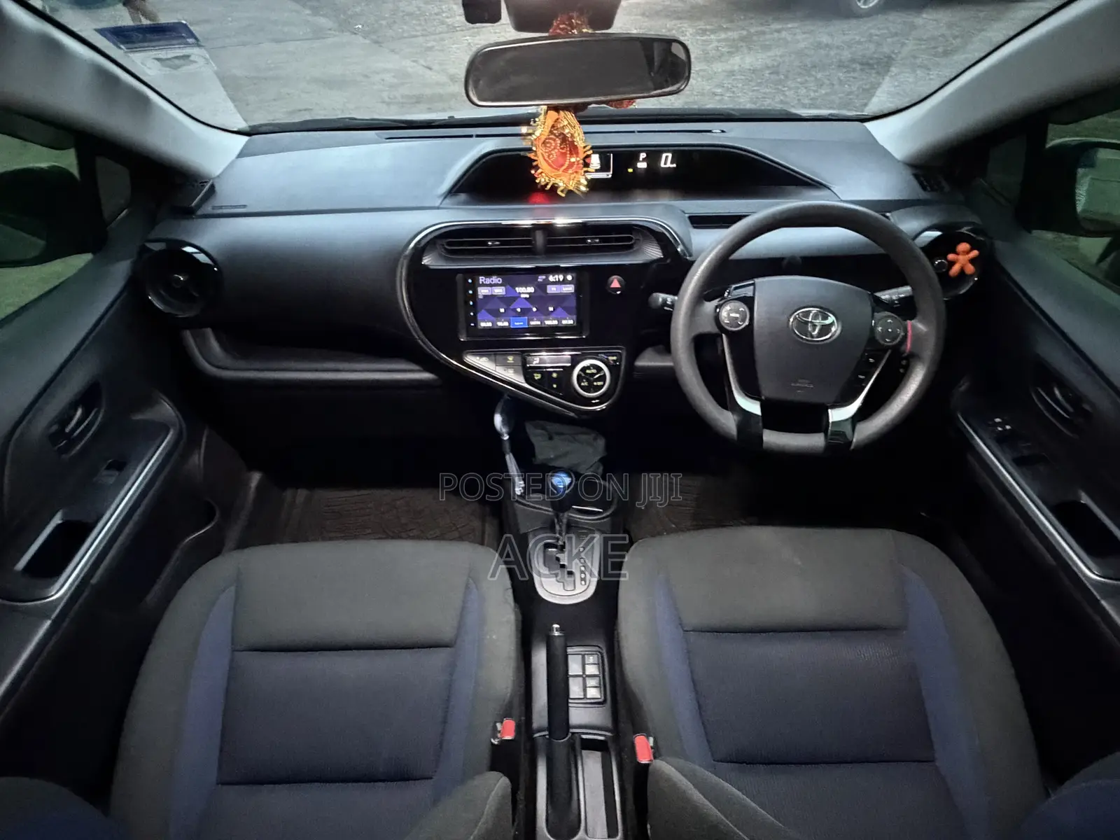 Toyota Aqua 2018 Silver