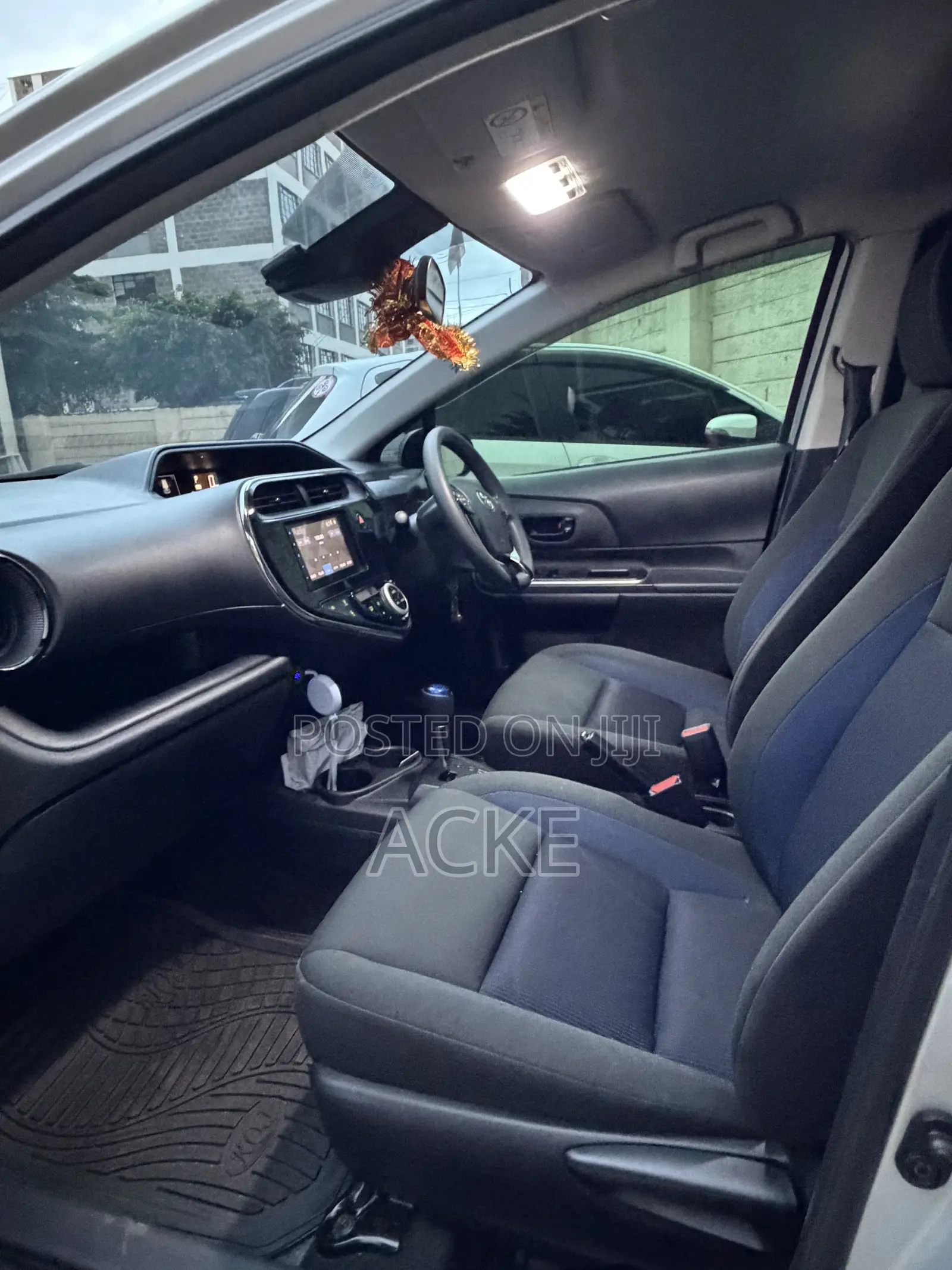 Toyota Aqua 2018 Silver