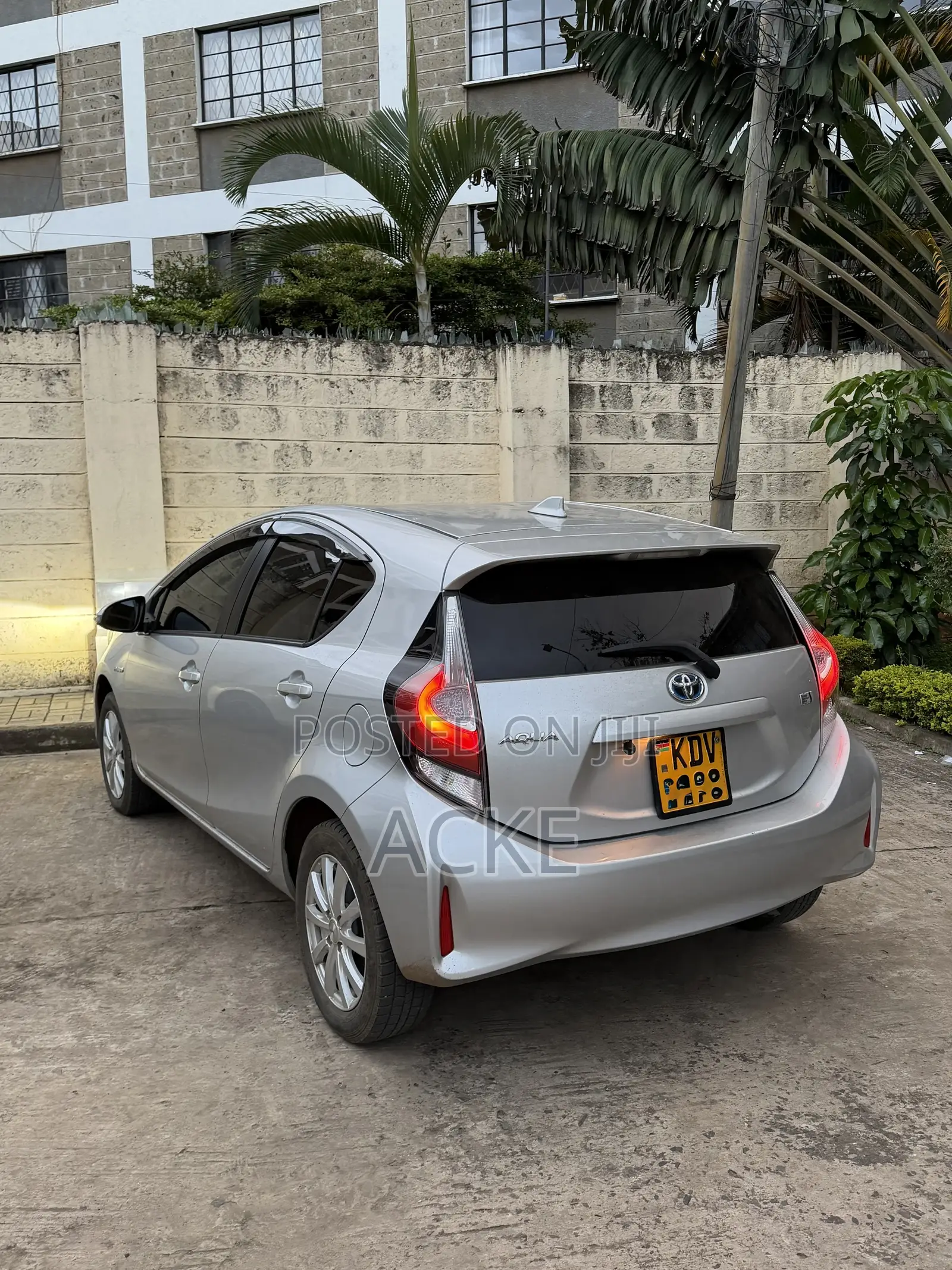 Toyota Aqua 2018 Silver