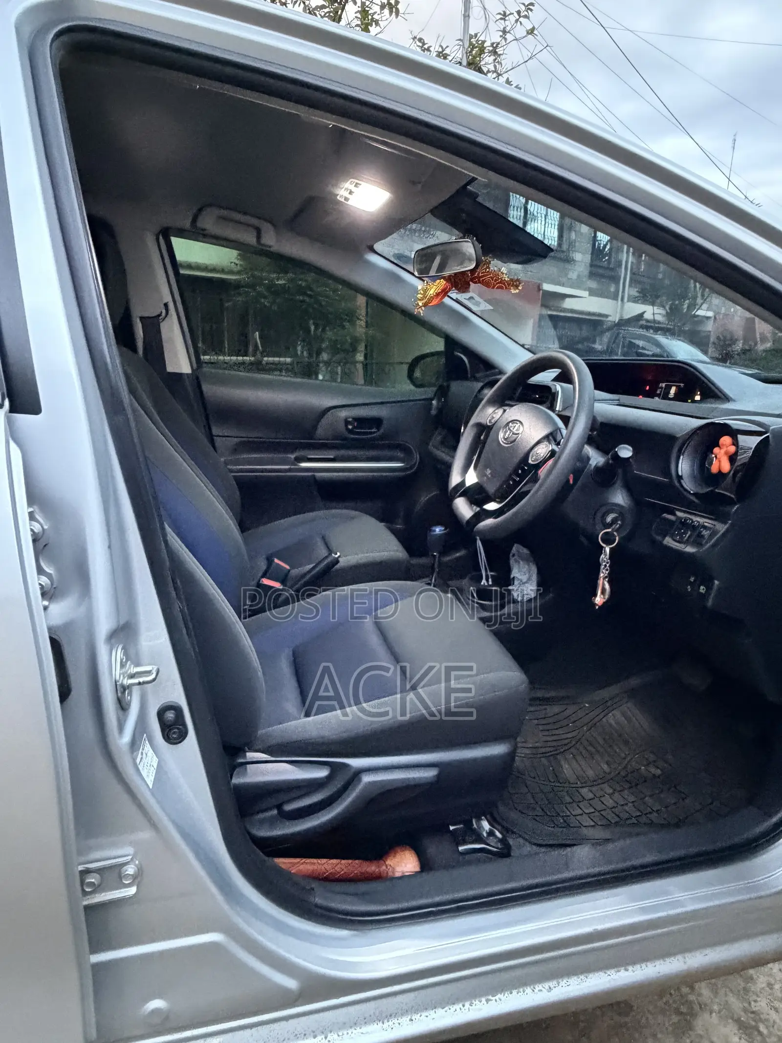 Toyota Aqua 2018 Silver