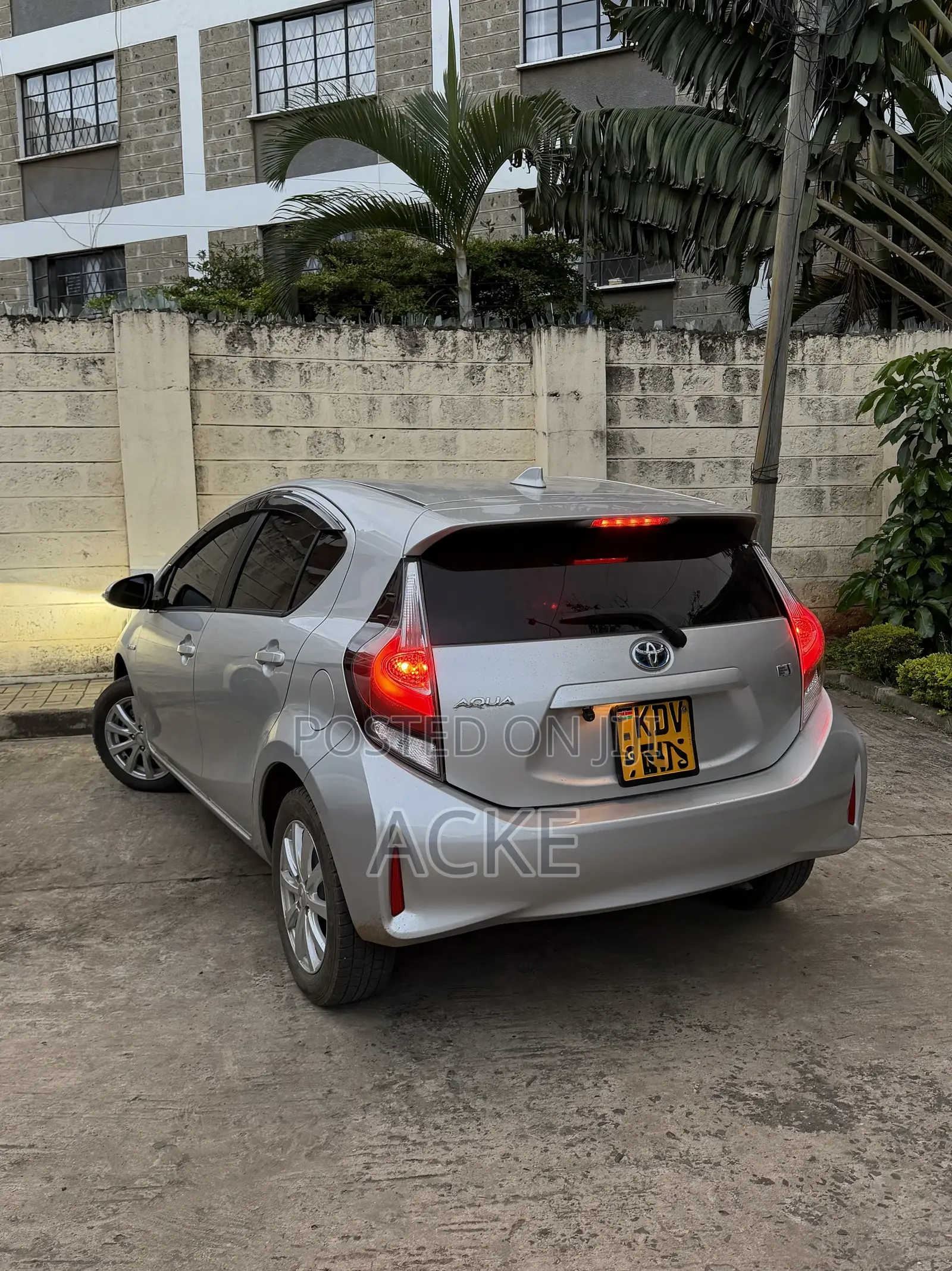 Toyota Aqua 2018 Silver