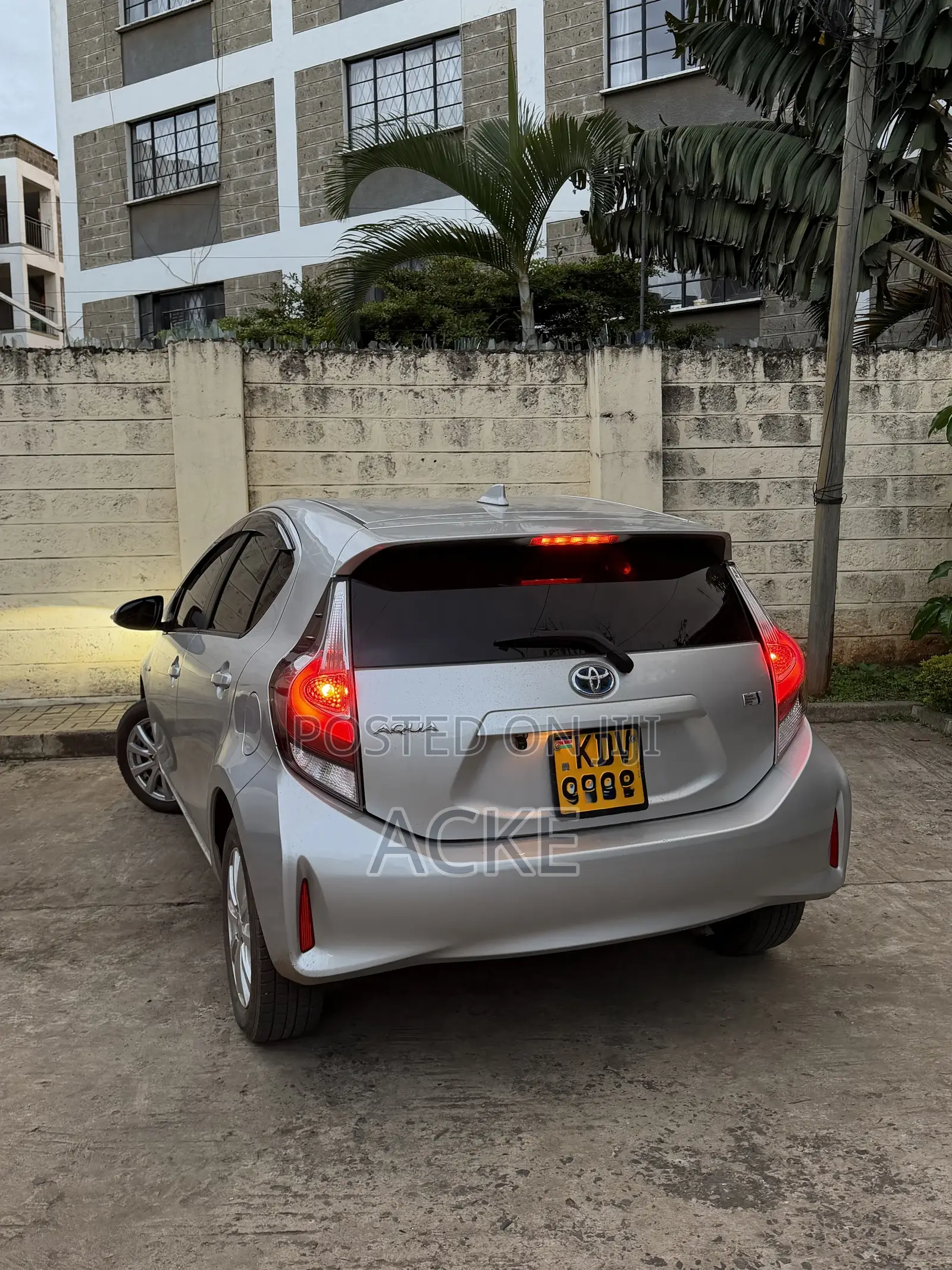 Toyota Aqua 2018 Silver