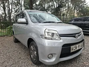 Toyota Sienta 2012 Silver