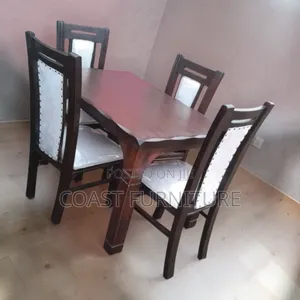 4 Seaters Dining Table Suitable for Your Family