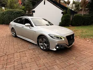 Toyota Crown 2018 Silver