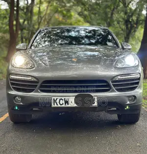 Porsche Cayenne S Hybrid 2013 Gray