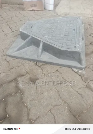 Sewer 40t Manhole Cover (Triangular 700*700)