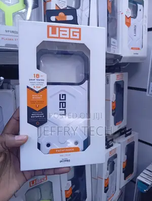 iPhone 17 Pro White / Black Trim Case