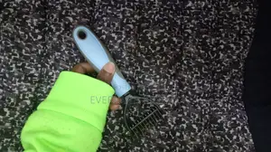Small Deshedding Detangler