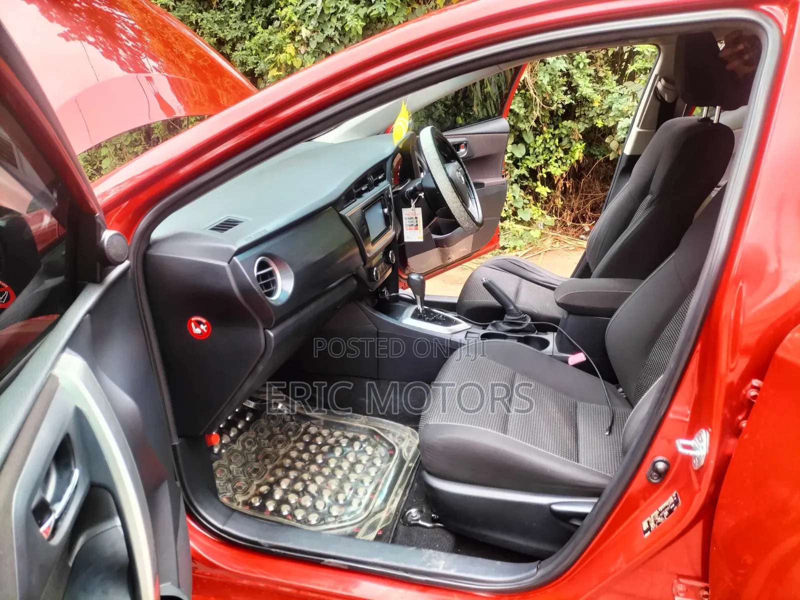 Toyota Auris 2012 Red