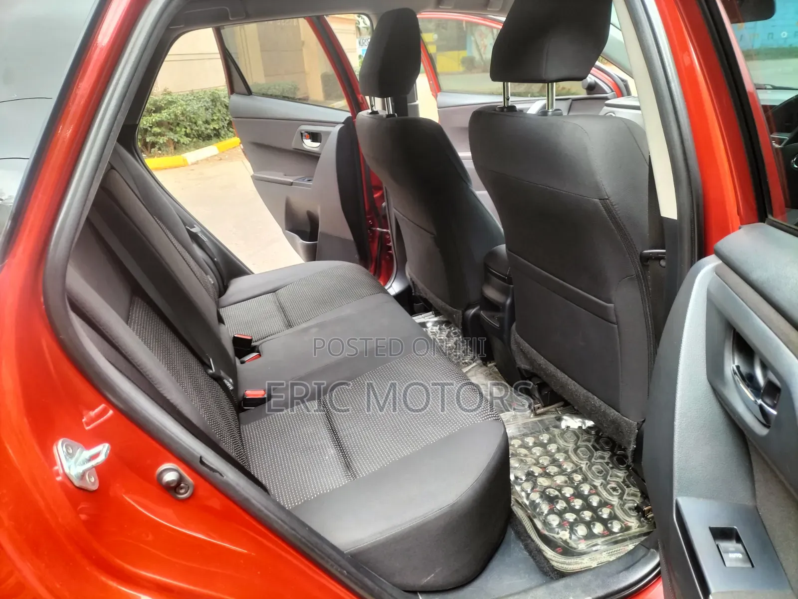 Toyota Auris 2012 Red