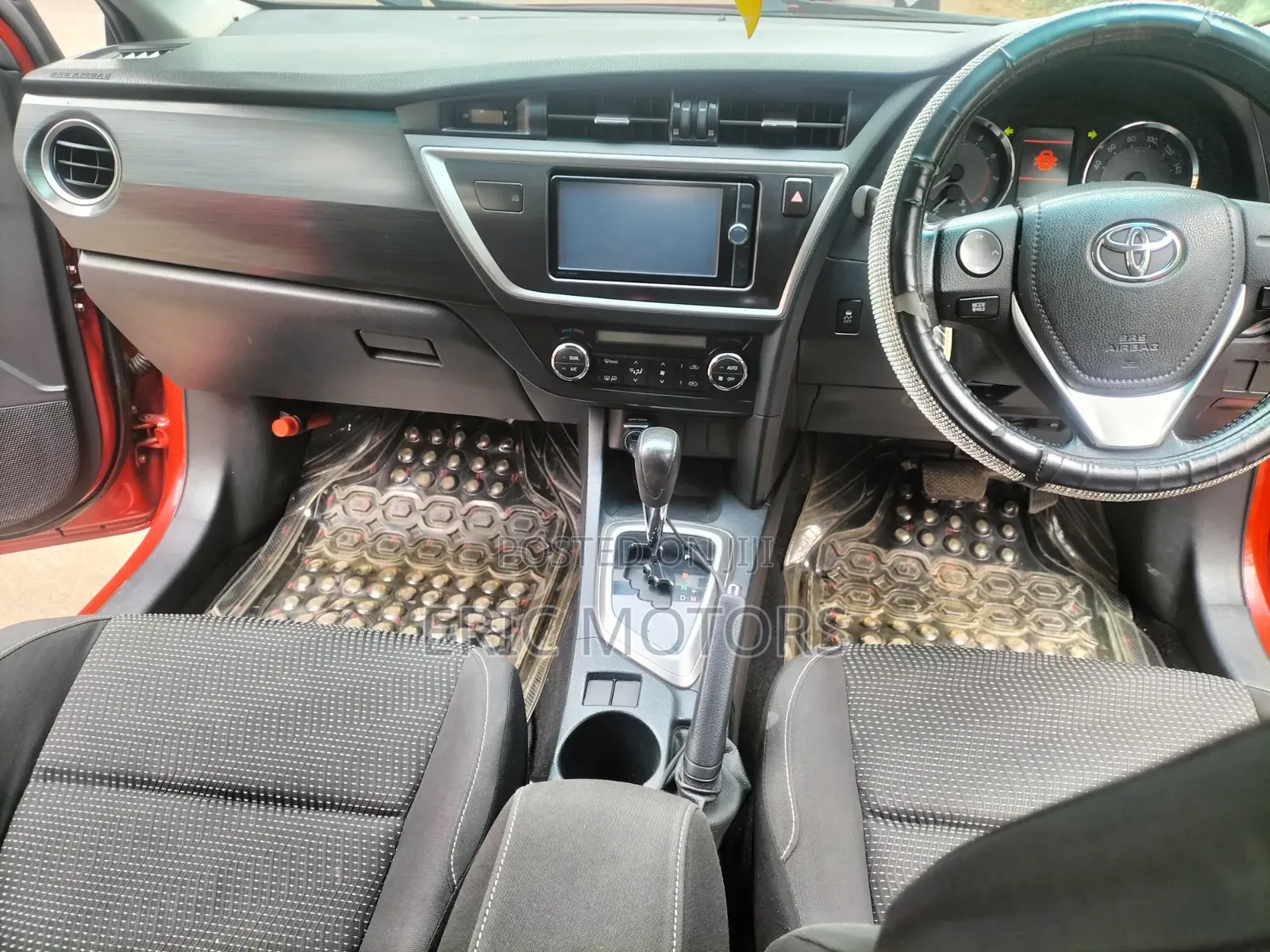 Toyota Auris 2012 Red