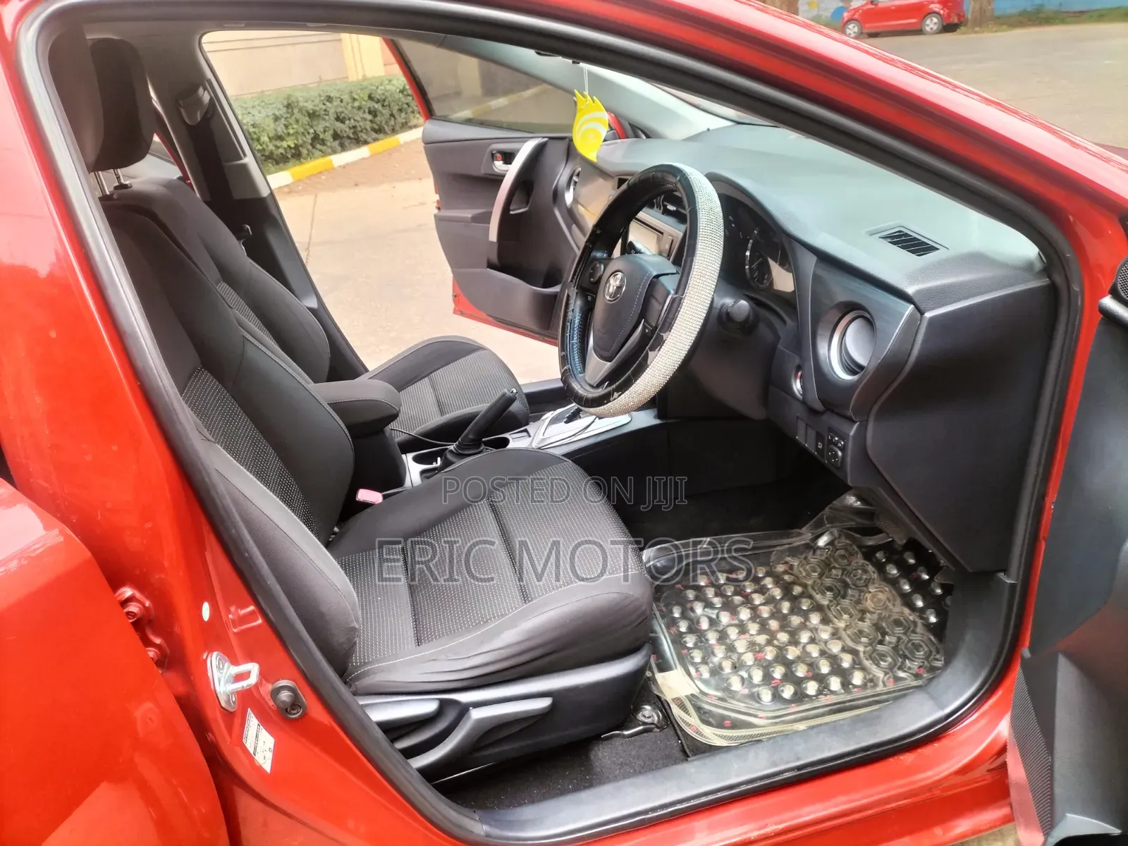 Toyota Auris 2012 Red