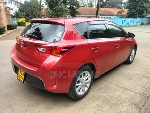 Toyota Auris 2012 Red