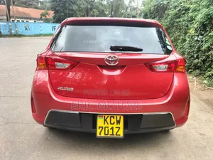 Toyota Auris 2012 Red