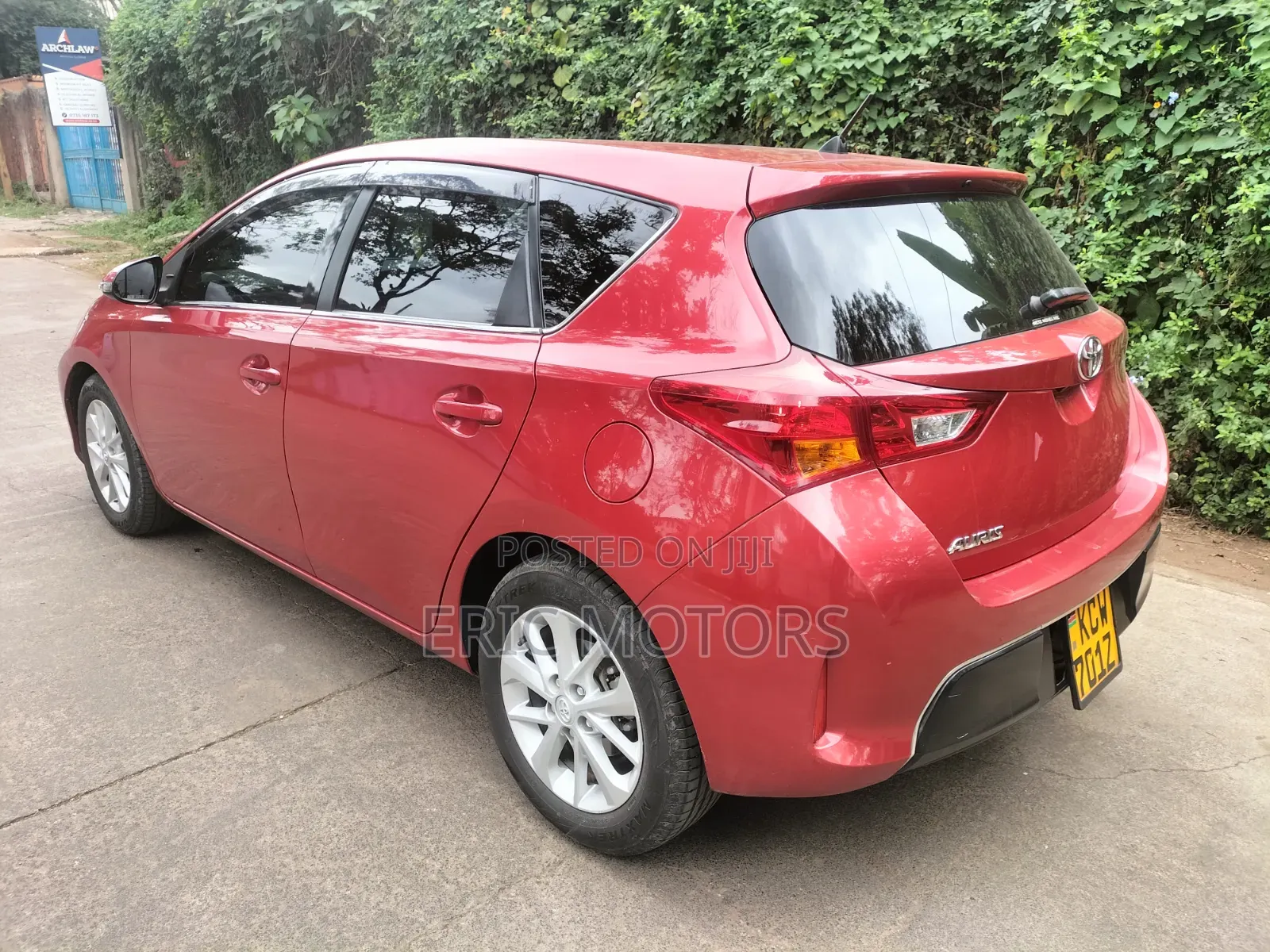 Toyota Auris 2012 Red