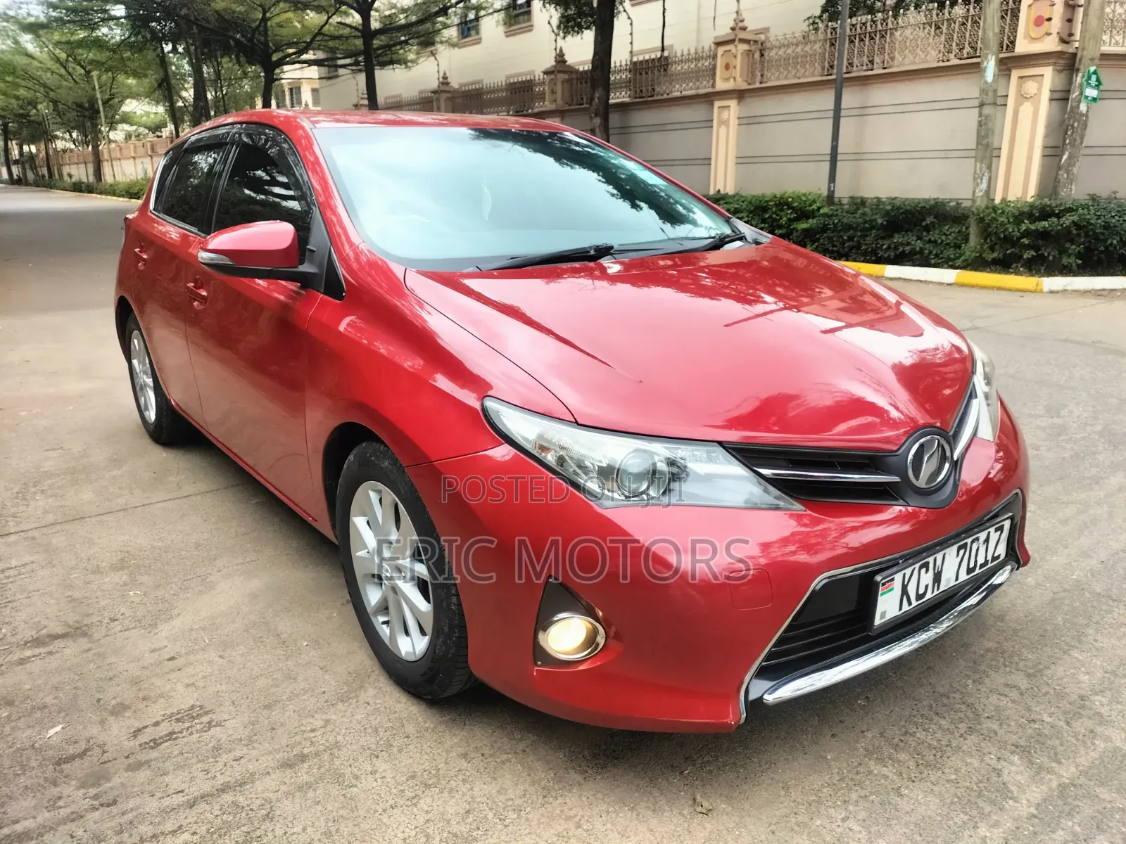 Toyota Auris 2012 Red