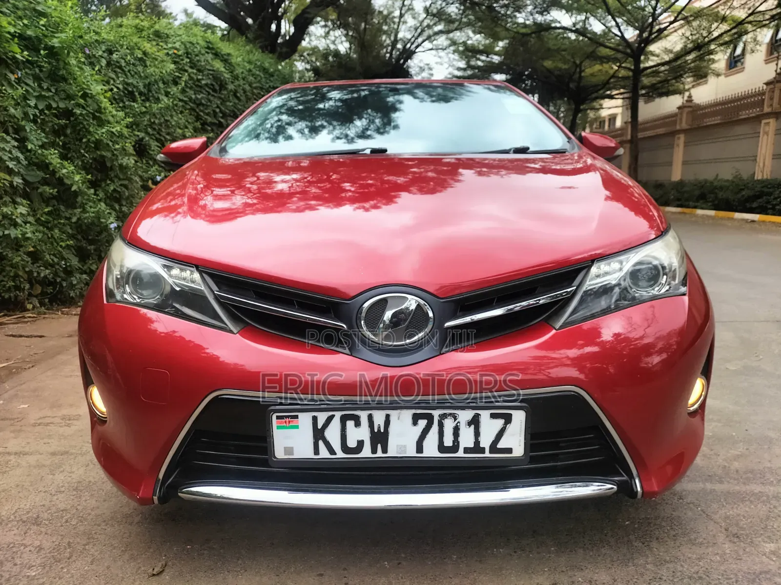 Toyota Auris 2012 Red