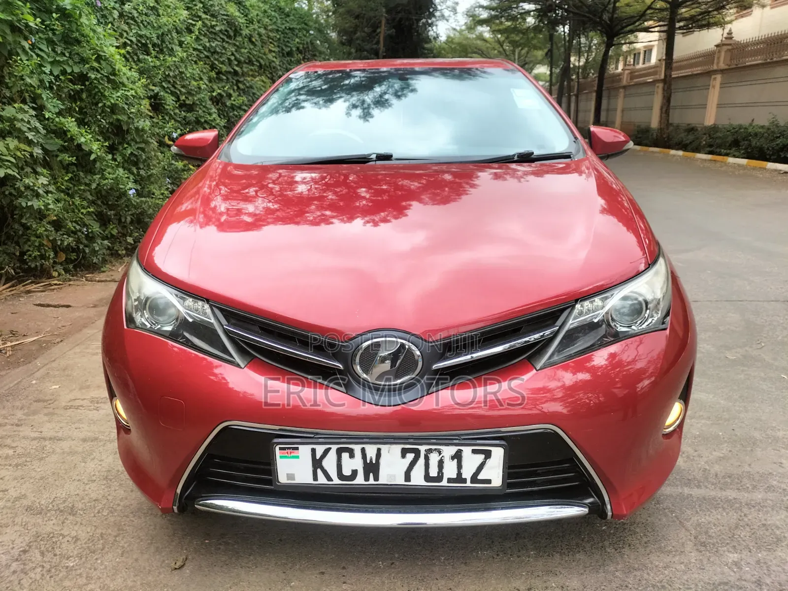 Toyota Auris 2012 Red