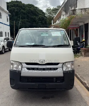 Toyota HiAce 2019 White