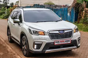 Subaru Forester Premium AWD 2020 White