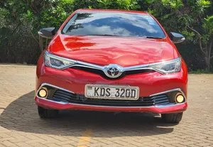 Toyota Auris 2017 Red